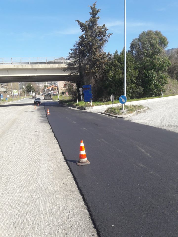 Gubbio In Corso I Lavori Di Rifacimento Del Manto Stradale Lungo Via