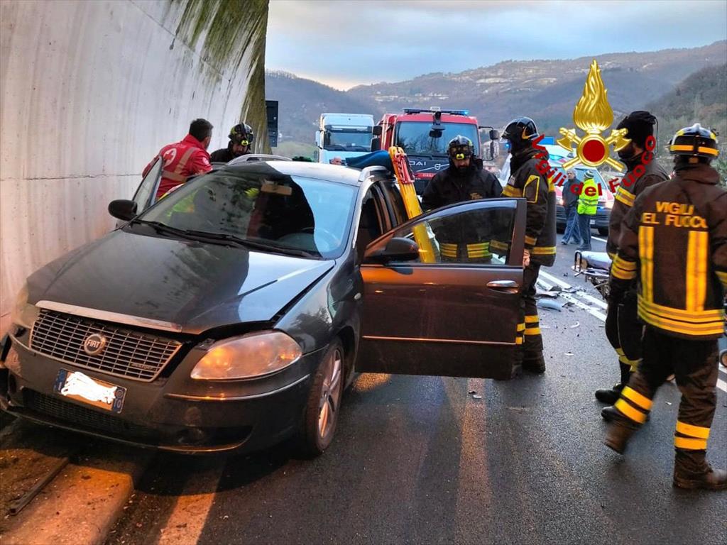 Incidente Lungo La Ss Flaminia A Nocera Umbra Tre Feriti Uno Grave